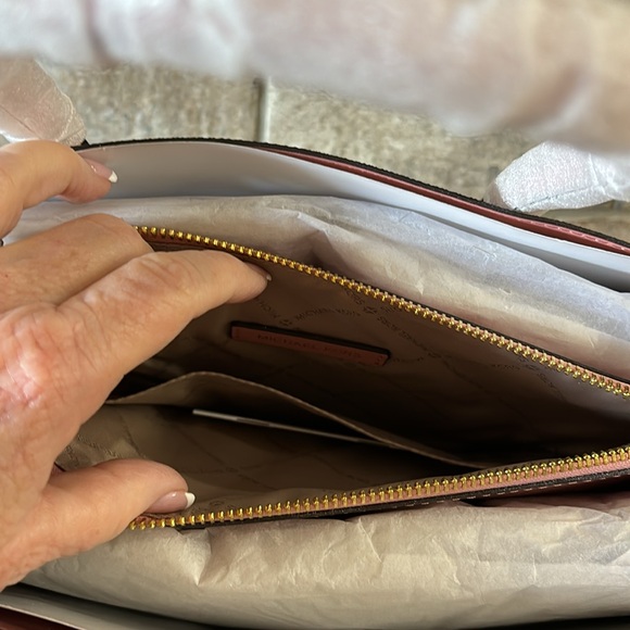 NWT Michael Kors Mercer pink and white tote - Picture 8 of 9